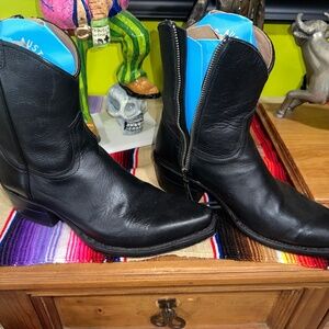 ALVIES TRINTY WOMEN BOOT..BLACK..8.5M...EUC